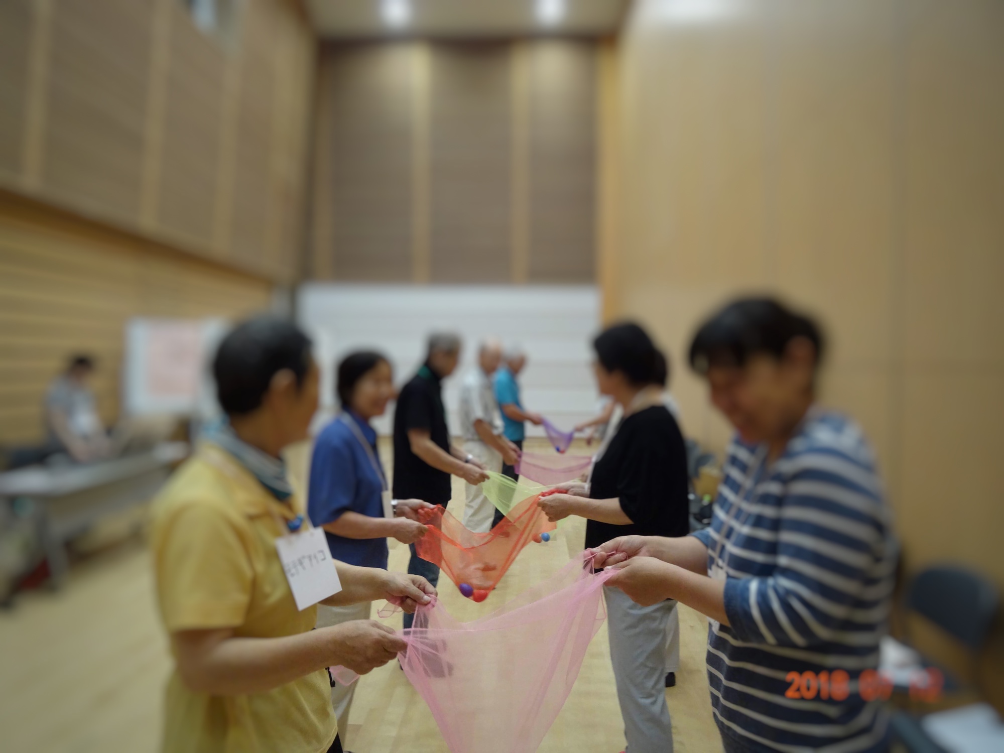 脳活・歌唱おんがく体操教室でイキイキ笑顔！